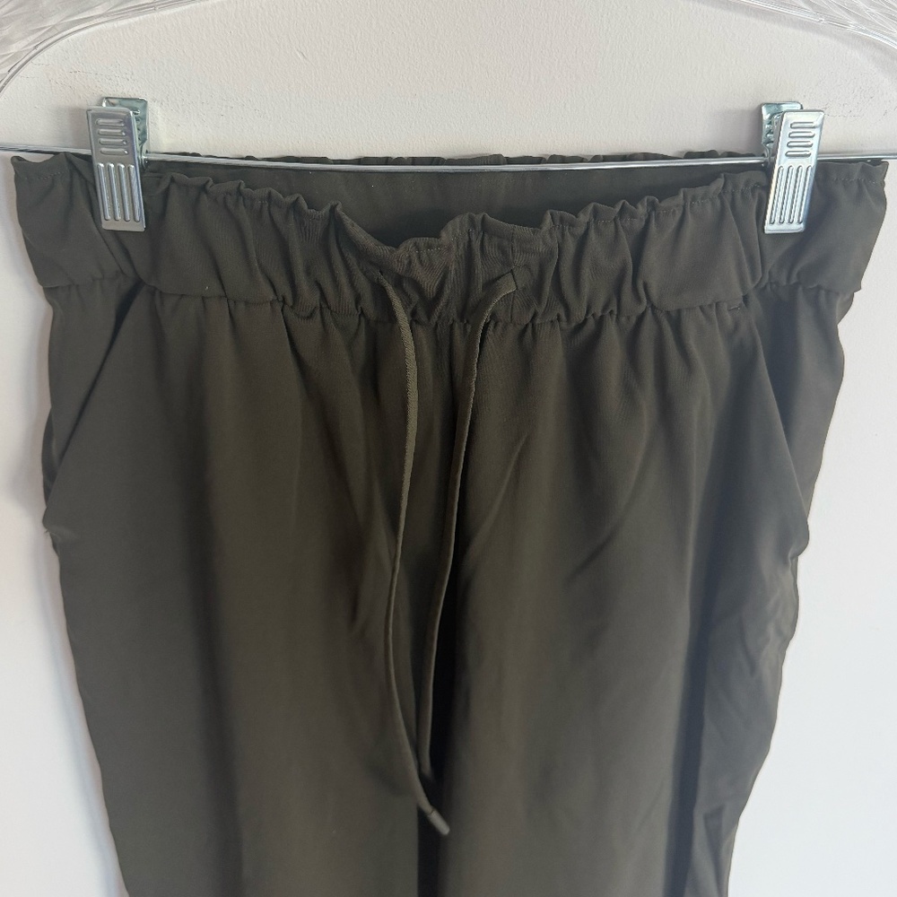 Lululemon Jogger in Dark Green - Picture 3 of 8
